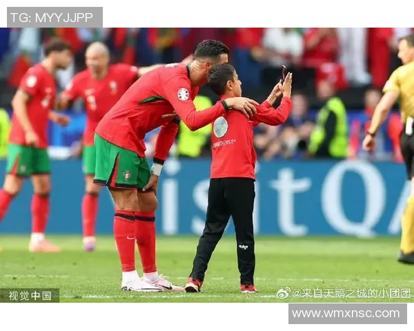 从小球场到巨星之路：回顾C罗童年成长故事与奋斗历程